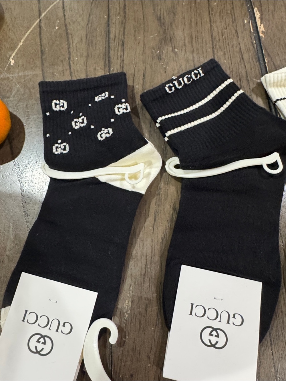 GucciBlack & White Logo Crew Socks - Pack - Picture 2 of 5